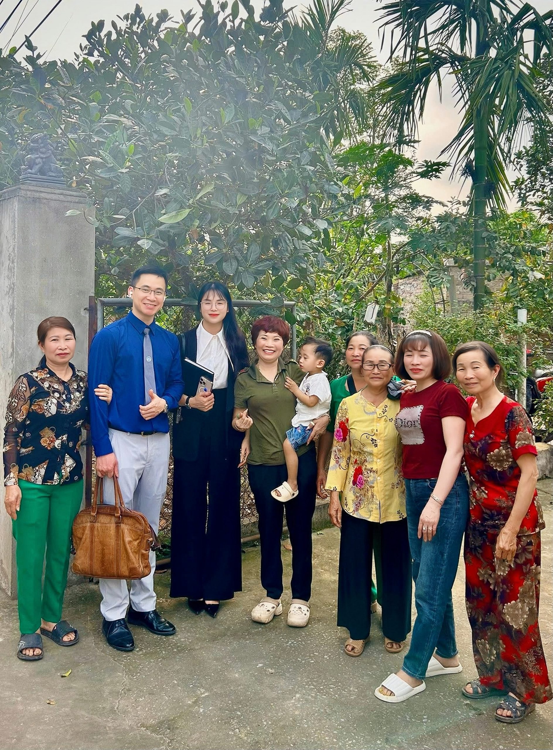 You are currently viewing CHA MẸ CHO CON ĐẤT CÓ CẦN CHỮ KÝ CỦA NHỮNG NGƯỜI CON ?