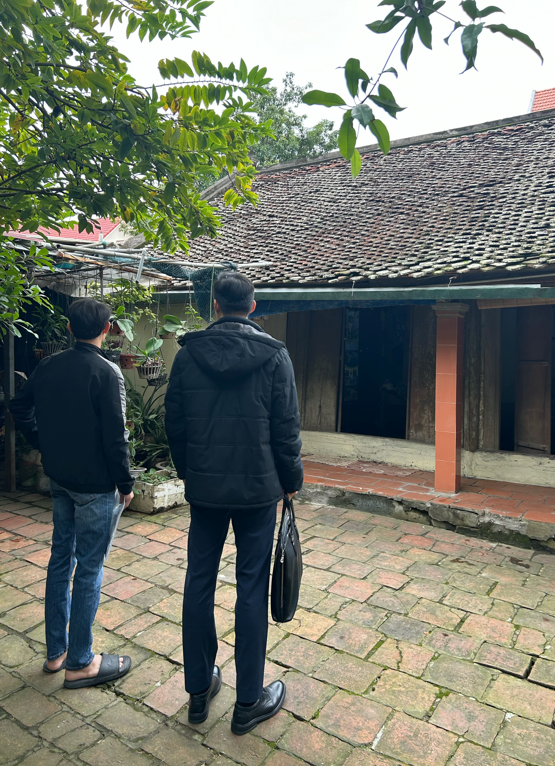 You are currently viewing VỢ CHỒNG LY HÔN, ÔNG BÀ CÓ QUYỀN NHẬN NUÔI CHÁU KHÔNG?