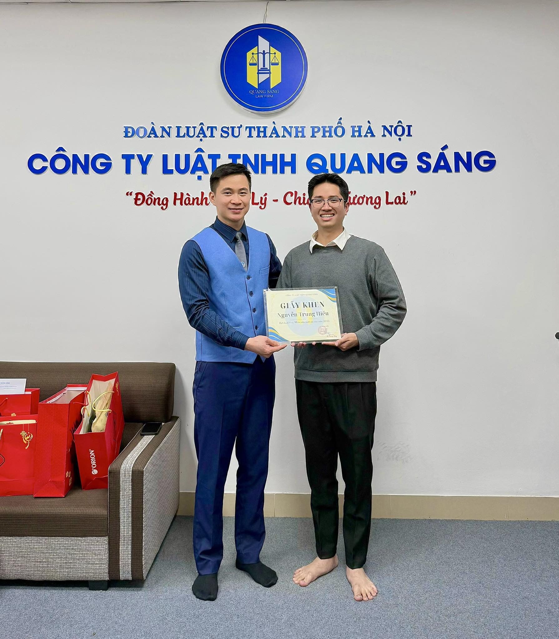 You are currently viewing CHUNG HỘ KHẨU CÓ ĐƯỢC HƯỞNG THỪA KẾ NHÀ ĐẤT KHÔNG?